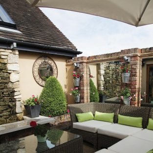Black Horse Courtyard
